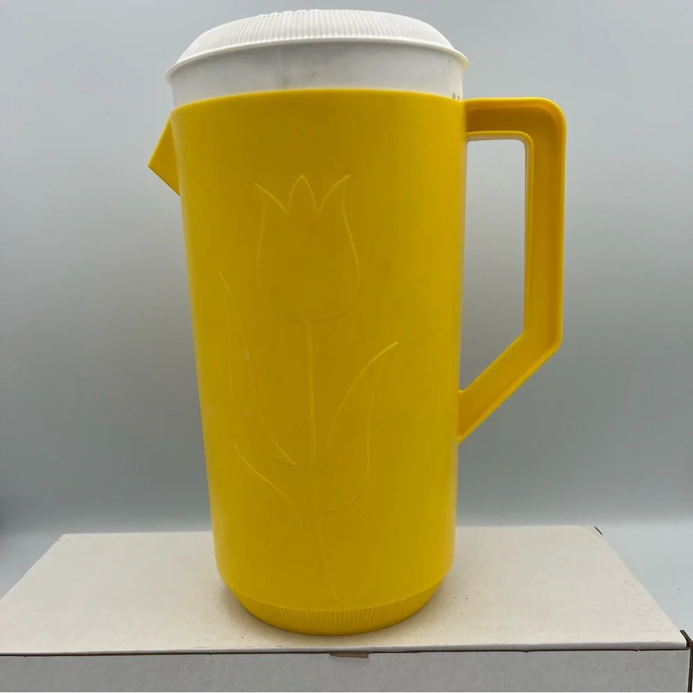 Vintage Yellow 1960s pitcher embossed Tulip with Lid- Excellent‎ Condition MCM
